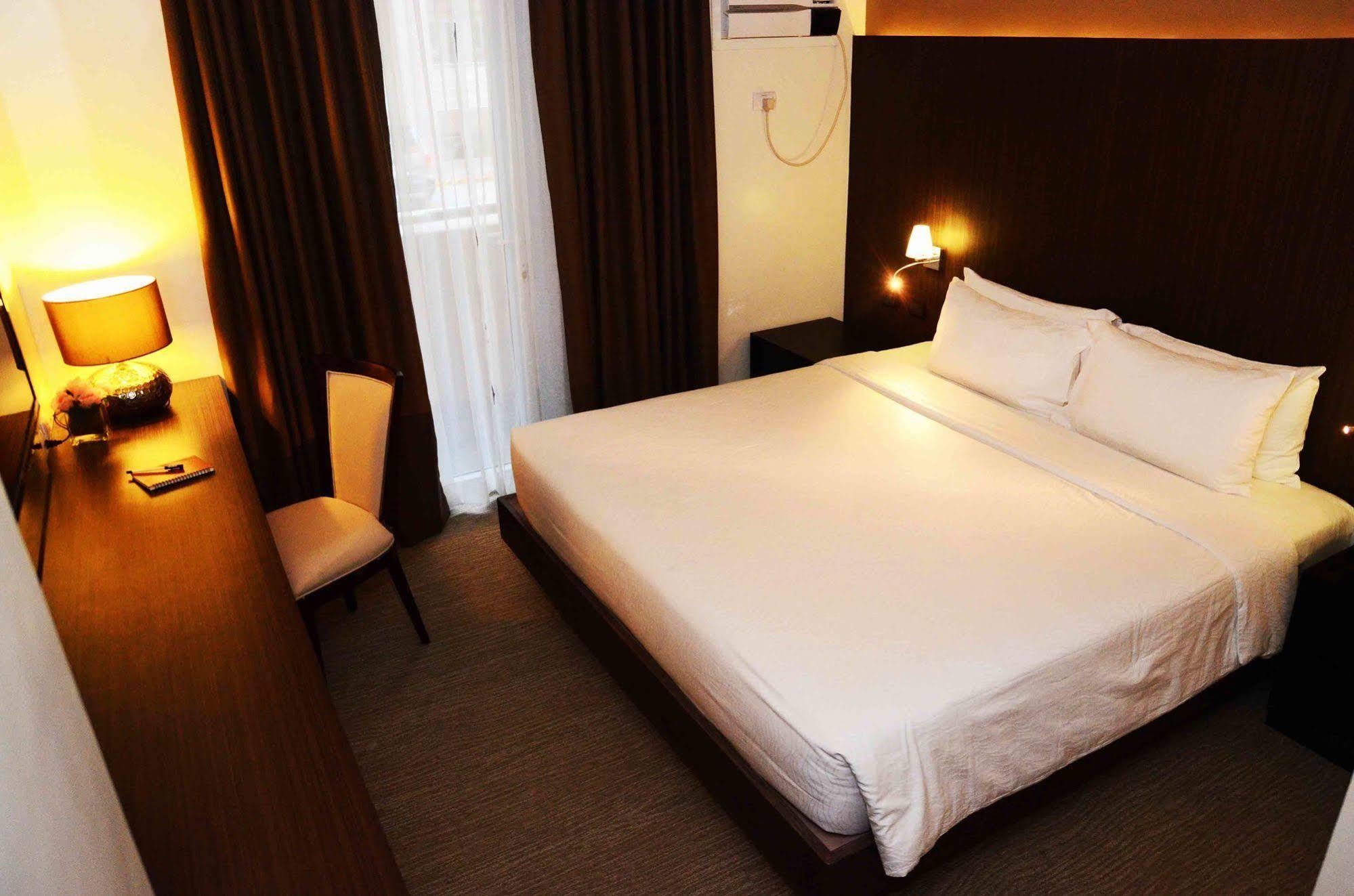 Stradella Hotel Pasig City Exterior photo